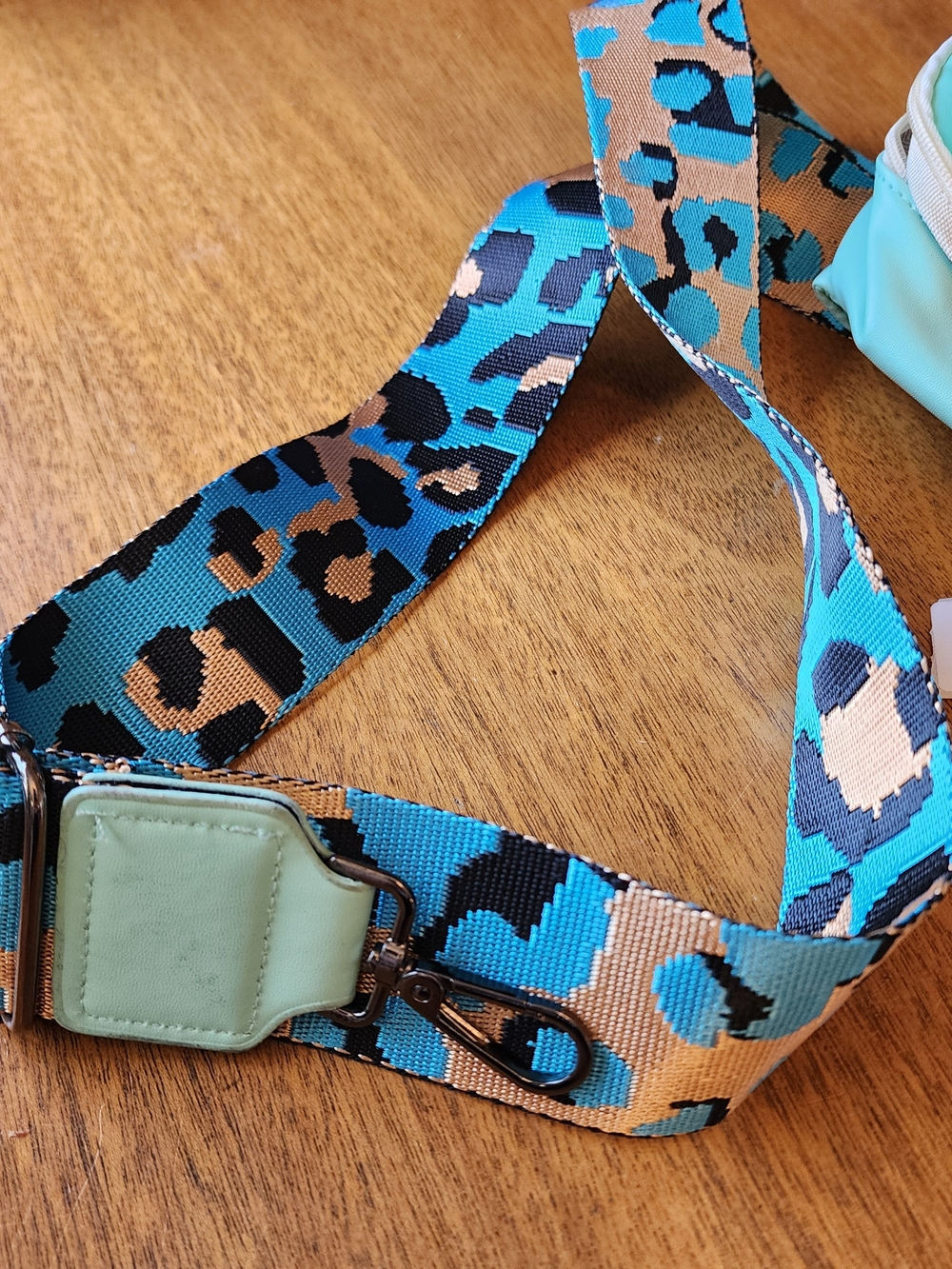 Mint Crossbody Sling Bag with Patterned Strap. NWT - Picture 5 of 10